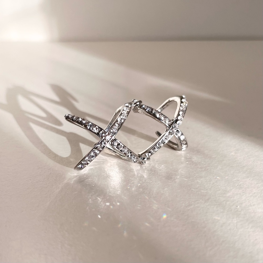 Hold New Crystal double x hinge ring